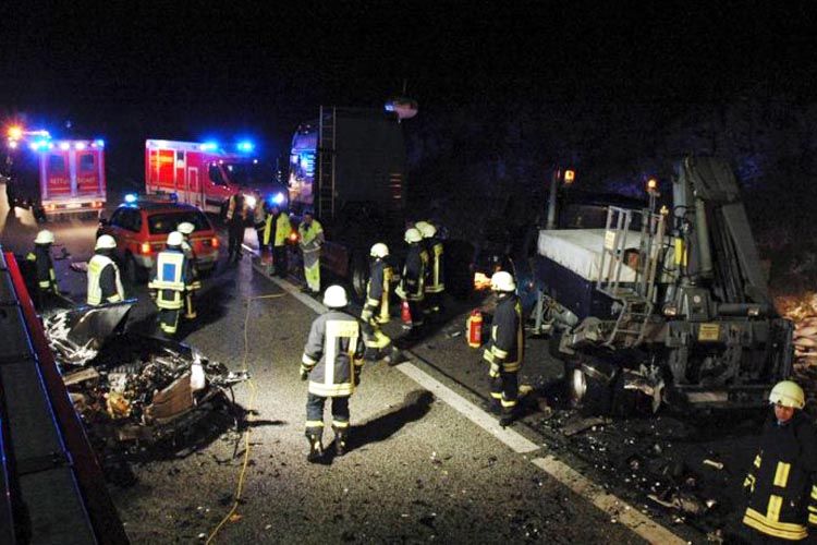 Kreisfeuerwehrverband Pinneberg: Rellingen: Schwerer Verkehrsunfall auf