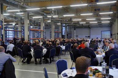Volles Haus in der Fahrzeughalle. Fotos: Bunk