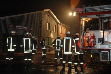 Feuerwehrkräfte in Bereitstellung.