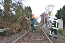 Einsatz an AKN-Linie in Elmshorn. Foto: Bernd Amsberg/Elmshorner Nachrichten