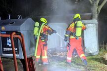 Auch in Uetersen: brennender Papiercontainer. Foto: Fuchs