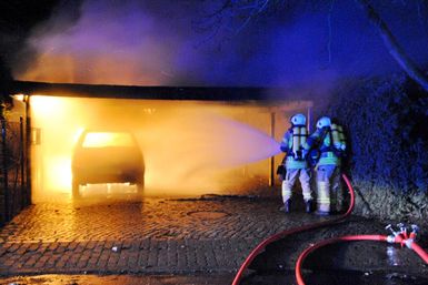 Carportbrand in Quickborn, Heideweg. Foto: Wido Schön/FF Quickborn