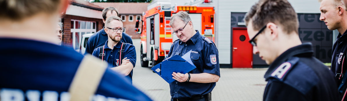 Regeln zum Verhalten bei Martinshorn und Blaulicht 