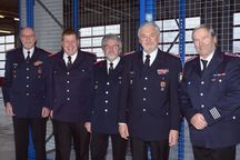 Die Heeder Abordnung mit dem ehemaligen stellvertretenden Kreiswehrführer Heinz-Joachim Glißmann (2. von rechts) und Ehren-Kreiswehrführer Gerhard Duwe (links) aus Quickborn. Fotos: Bunk