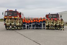 Gruppenfoto der Jugendlichen mit ihren Ausbildern auf Helgoland