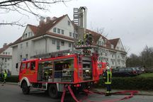 Die erste Phase: Der Wohnungsbrand scheint gelöscht.