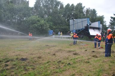 Am Himmelmoor brannte eine Fläche, das Feuer wurde mit Löschrohren und Feuerpatschen gelöscht.