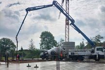 Die Bodenplatte wird gegossen. Foto: Sven Müller