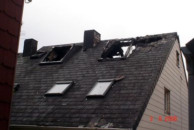 Das ausgebrannte Haus am nächsten Morgen. Foto: FF Helgoland